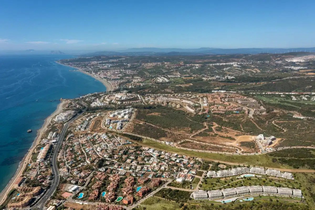 3-Bedroom, 2-Bathroom Ground Floor Apartment with Private Garden in Buenas Noches, Estepona