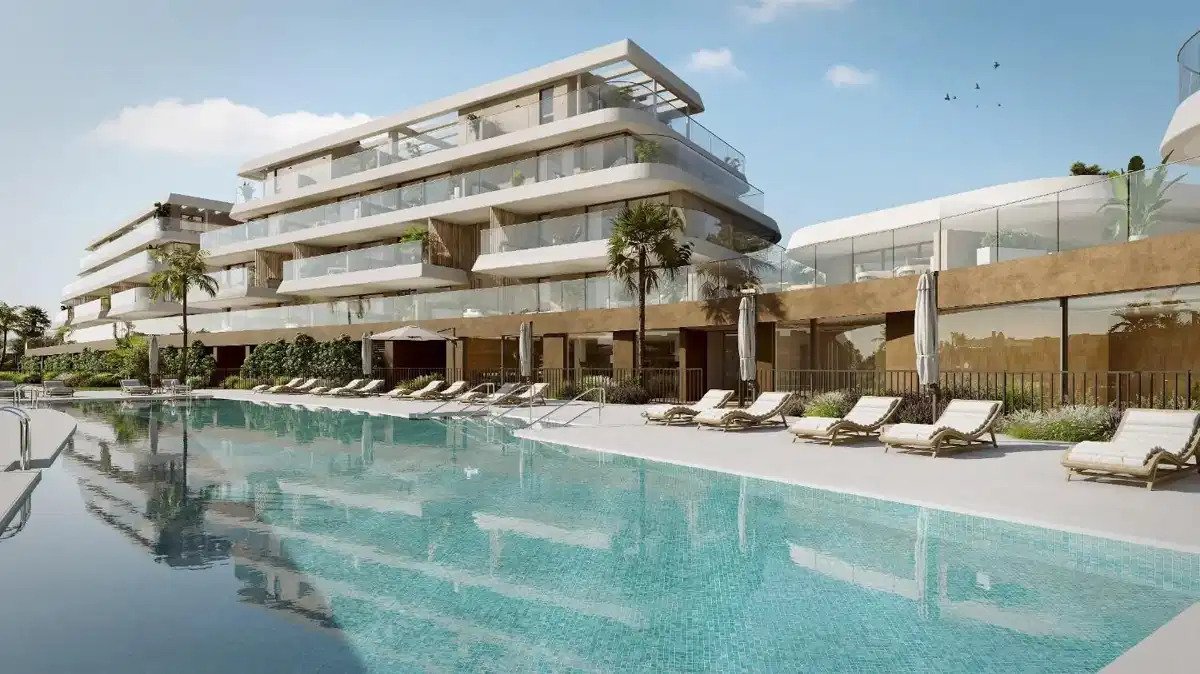 3-Bedroom, 3-Bathroom Apartment in Buenas Noches, Estepona – Modern Complex with Premium Amenities