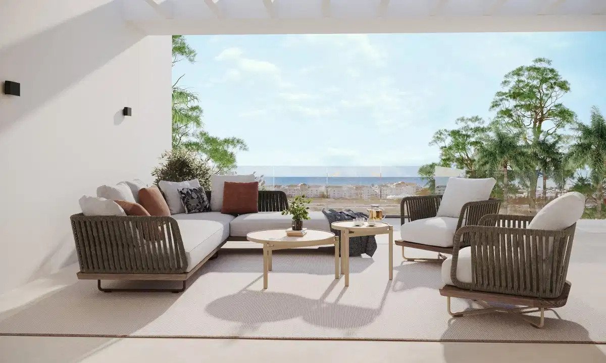 3-Bedroom, 2-Bathroom Ground Floor Apartment with Sea Views and Security near Estepona