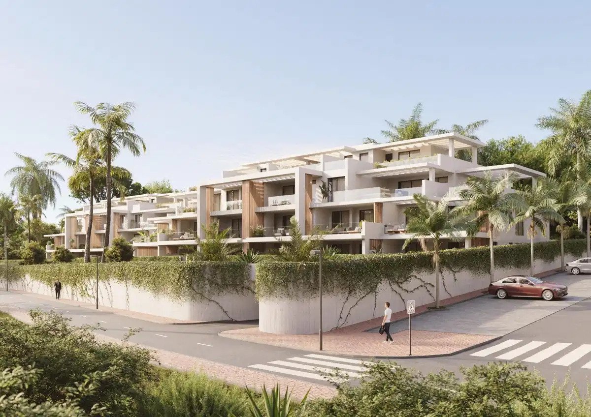 3-Bedroom, 2-Bathroom Ground Floor Apartment with Sea Views and Security near Estepona