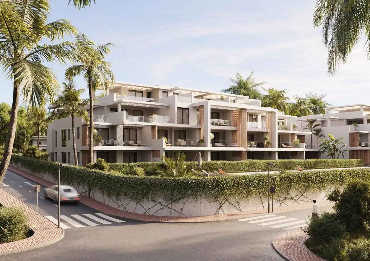 3-Bedroom, 2-Bathroom Ground Floor Apartment with Sea Views and Security near Estepona