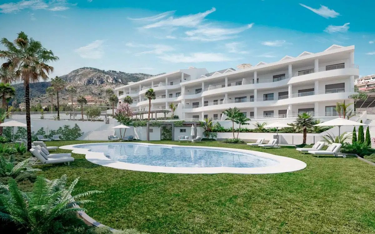 3-Bedroom, 2-Bathroom Ground Floor Apartment with Sea Views in Benalmádena