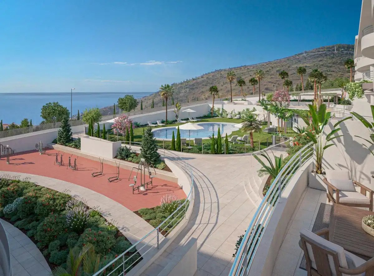 3-Bedroom, 2-Bathroom Ground Floor Apartment with Sea Views in Benalmádena