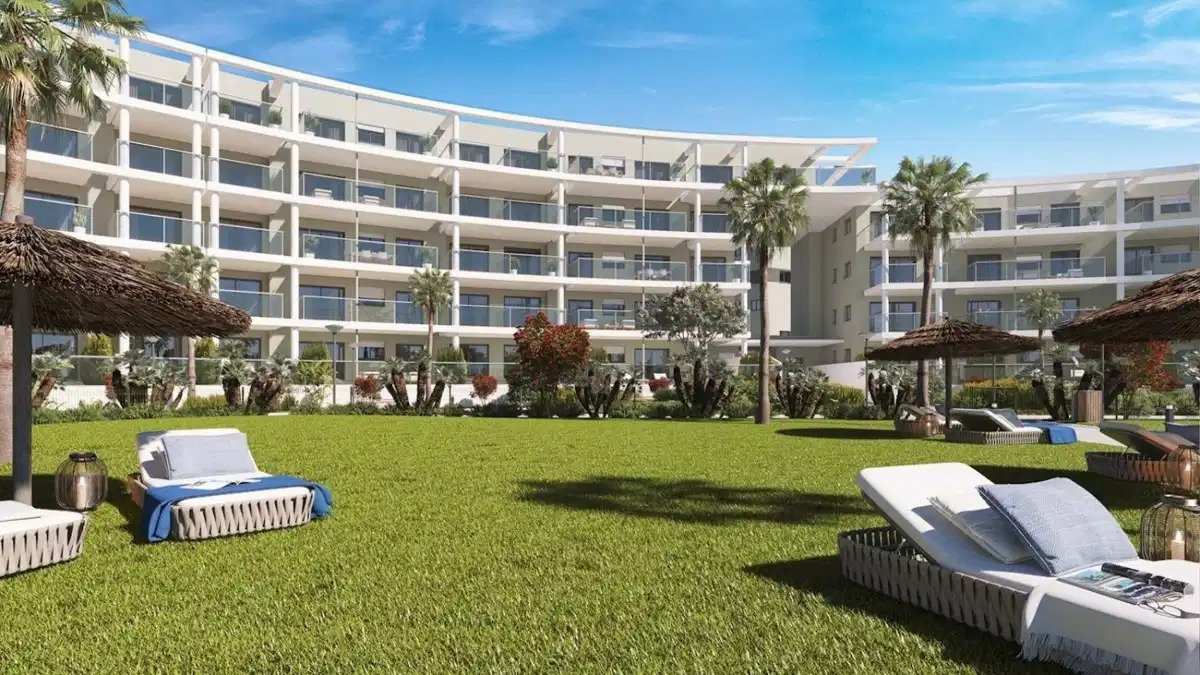 3-Bedroom, 2-Bathroom Penthouse with Sea Views and Communal Gardens in Manilva