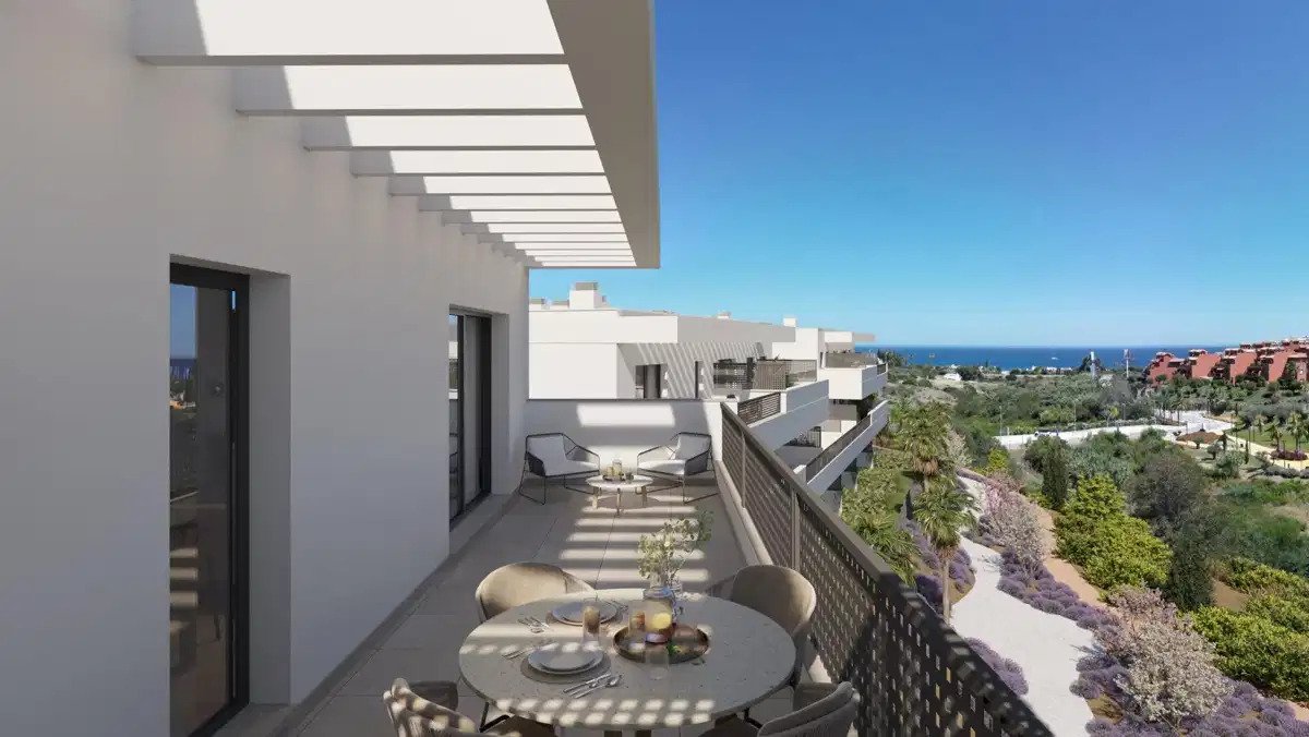 3-Bedroom, 2-Bathroom Penthouse with Sea Views and Resort-Style Amenities in Estepona