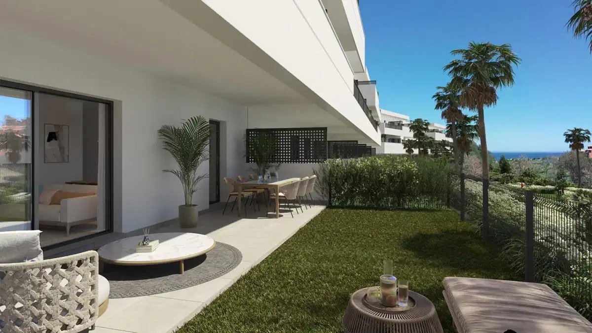 3-Bedroom, 2-Bathroom Ground Floor Apartment with Spa, Gym, and Sea Views in Estepona