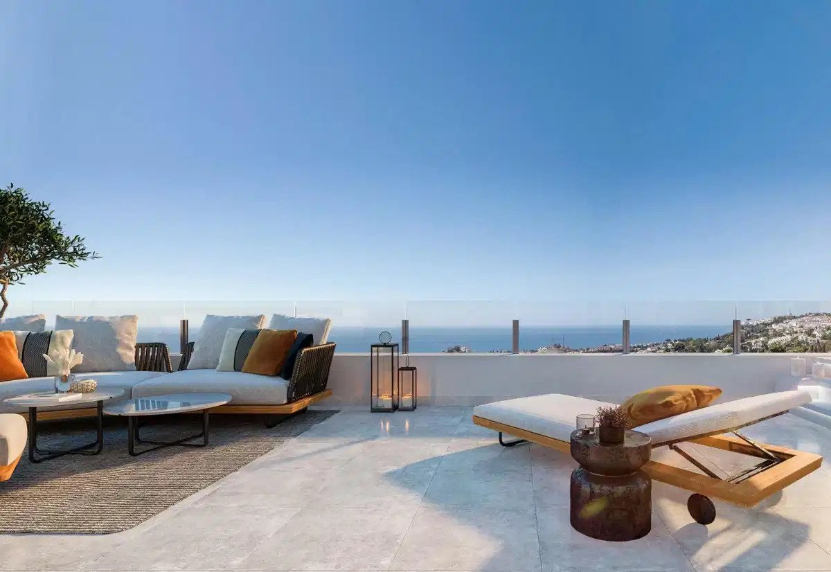 2-Bedroom, 2-Bathroom Ground Floor Apartment with Panoramic Sea Views in Benalmádena
