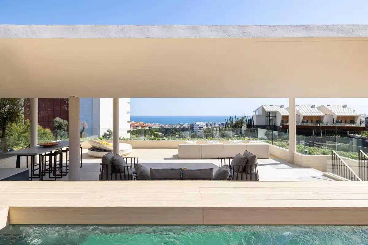 2-Bedroom, 2-Bathroom Penthouse with Panoramic Sea Views and Hotel-Level Amenities in El Higuerón