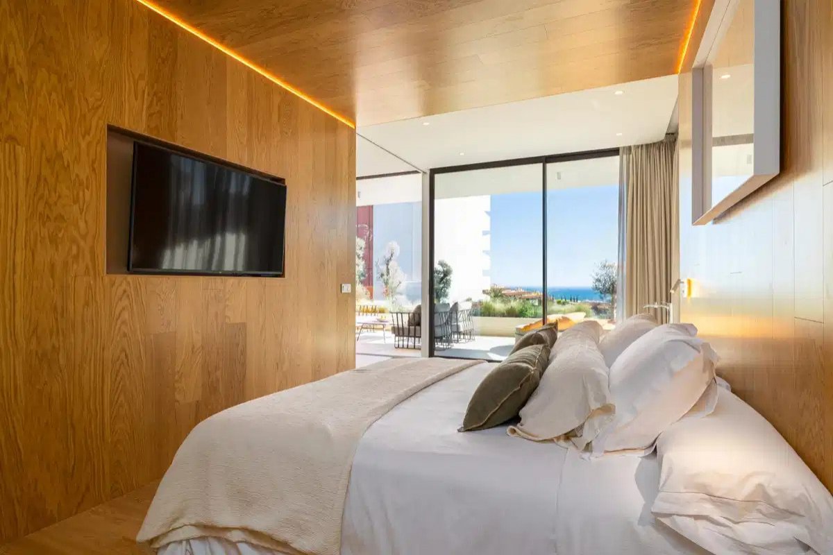 2-Bedroom, 2-Bathroom Penthouse with Panoramic Sea Views and Hotel-Level Amenities in El Higuerón