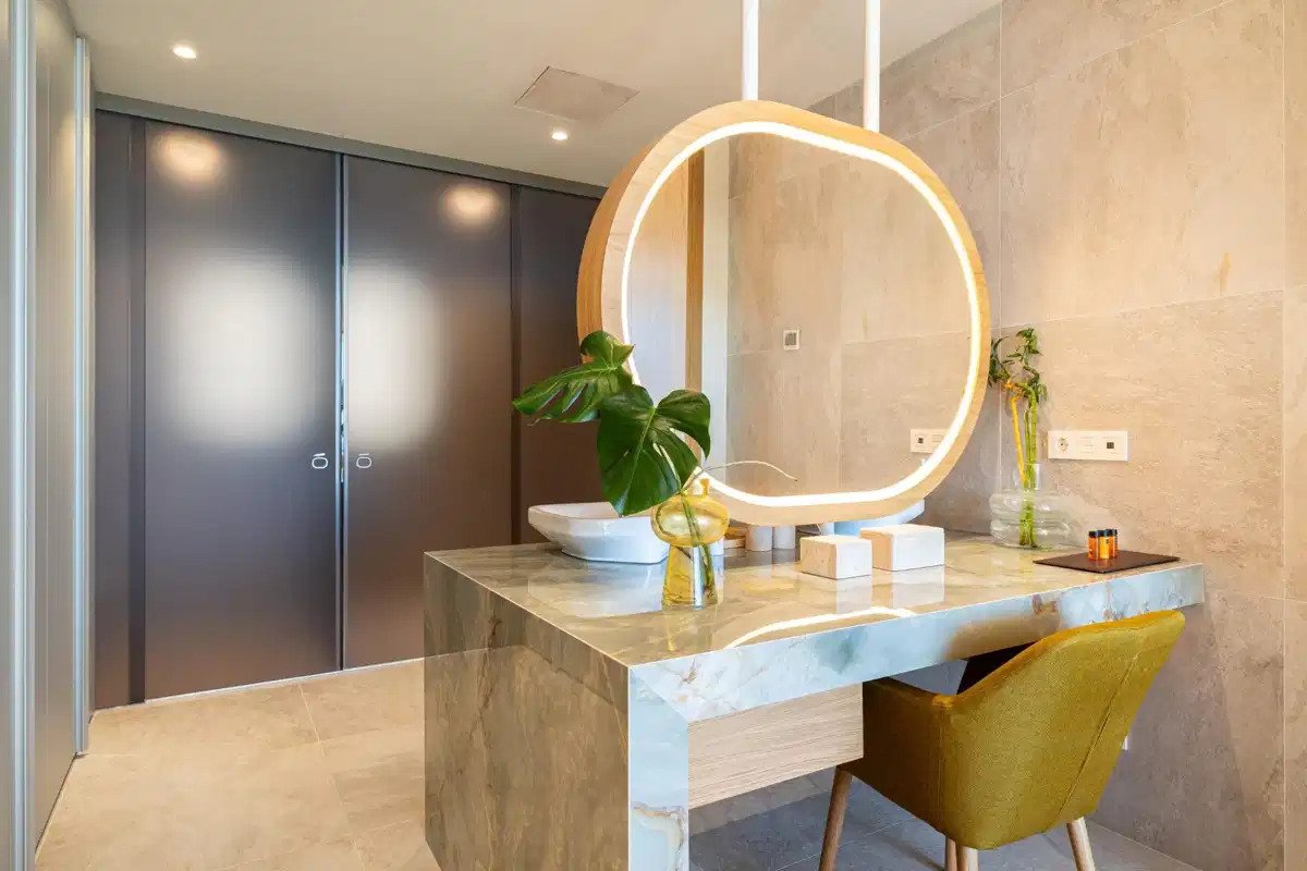 2-Bedroom, 2-Bathroom Penthouse with Panoramic Sea Views and Hotel-Level Amenities in El Higuerón