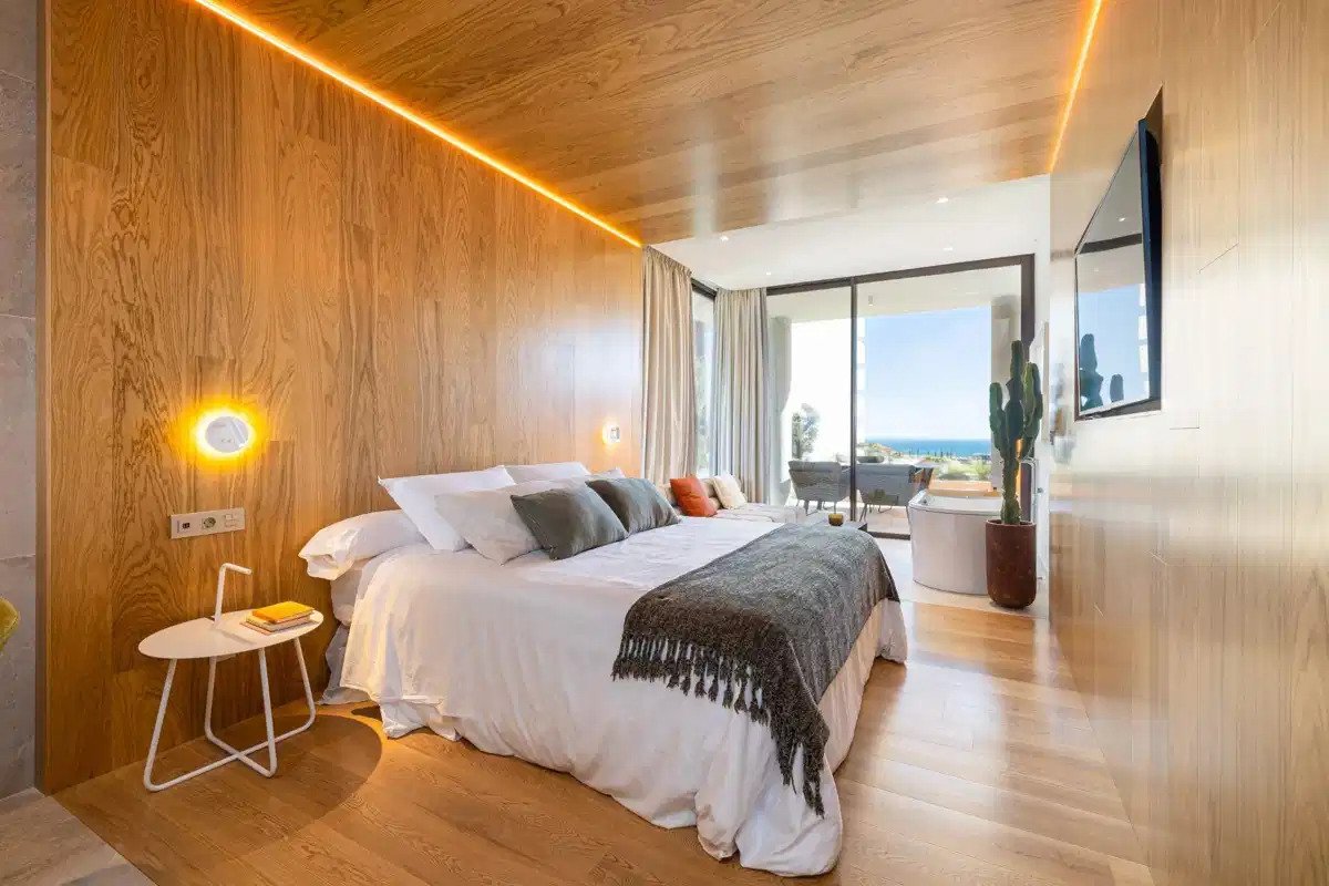 2-Bedroom, 2-Bathroom Penthouse with Panoramic Sea Views and Hotel-Level Amenities in El Higuerón
