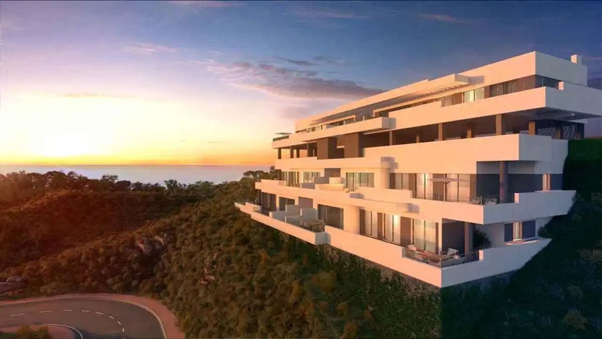 2-Bedroom, 1-Bathroom Apartment with Panoramic Sea Views in Las Lagunas de Mijas