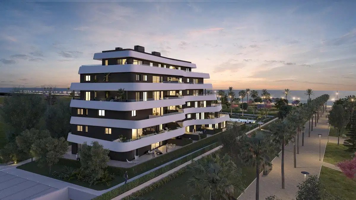 2-Bedroom, 2-Bathroom Seafront Ground Floor Apartment in Los Álamos, Torremolinos