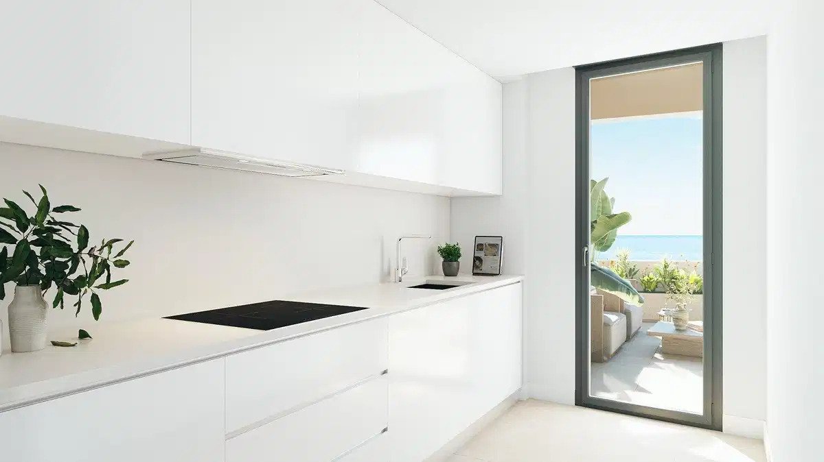 2-Bedroom, 2-Bathroom Seafront Ground Floor Apartment in Los Álamos, Torremolinos