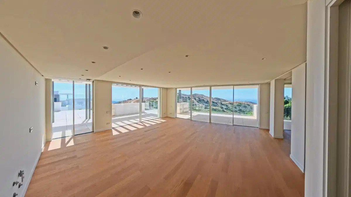 4-Bedroom, 4-Bathroom Luxury Apartments with Panoramic Sea Views in El Soto de Marbella