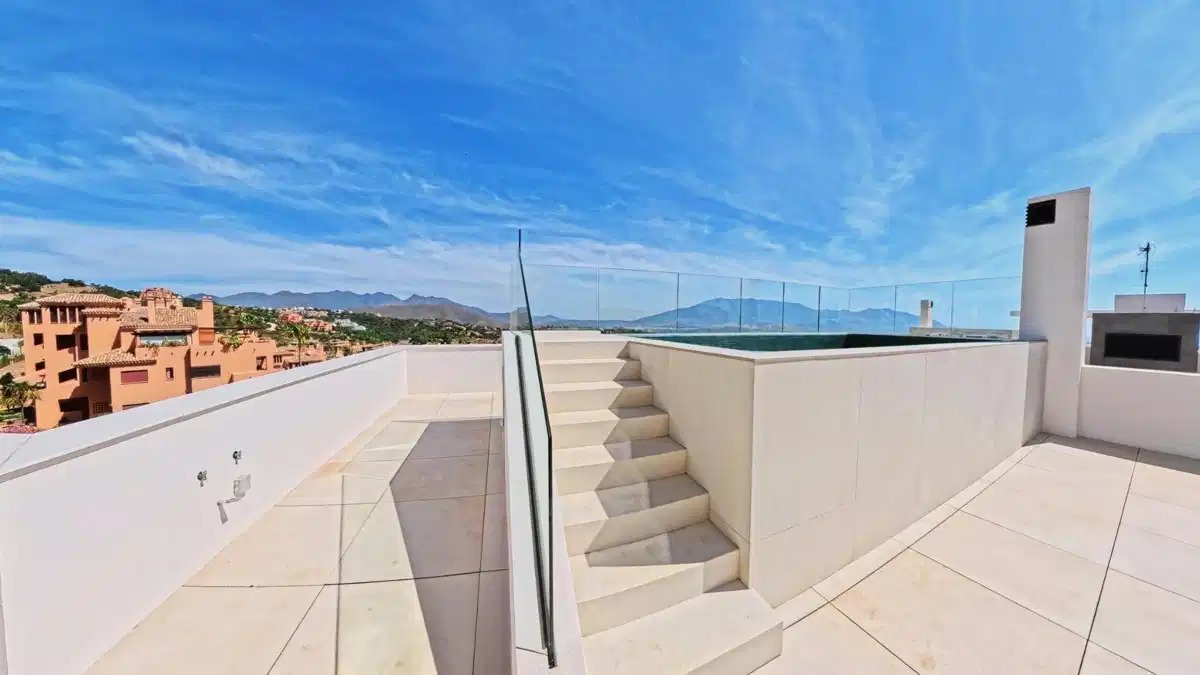 4-Bedroom, 4-Bathroom Luxury Apartments with Panoramic Sea Views in El Soto de Marbella
