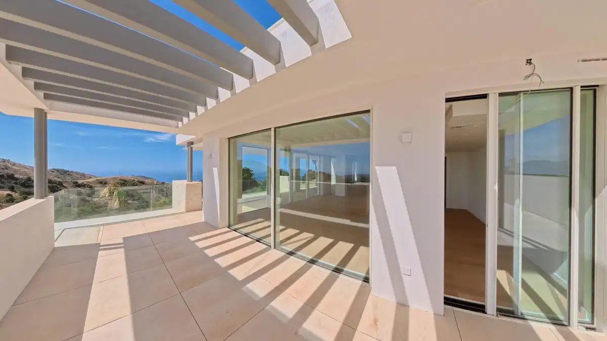 4-Bedroom, 4-Bathroom Luxury Apartments with Panoramic Sea Views in El Soto de Marbella