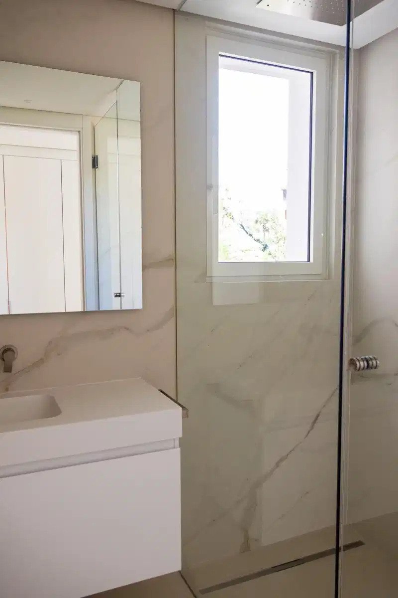 3-Bedroom, 3-Bathroom Ground Floor Apartment with Panoramic Sea Views in El Soto de Marbella
