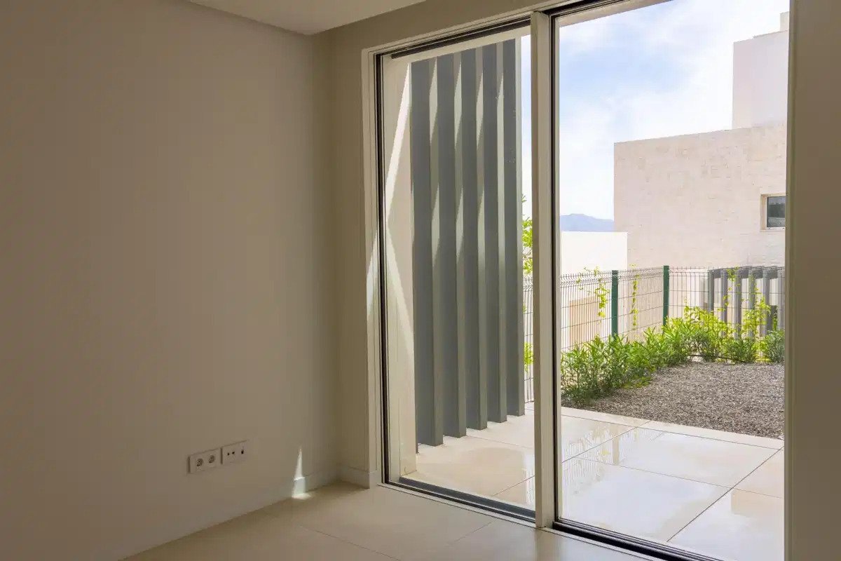 3-Bedroom, 3-Bathroom Ground Floor Apartment with Panoramic Sea Views in El Soto de Marbella