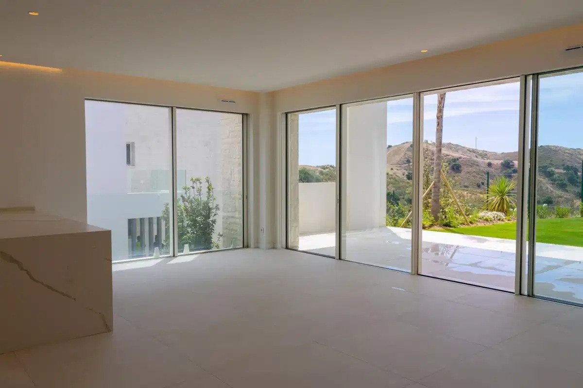 3-Bedroom, 3-Bathroom Ground Floor Apartment with Panoramic Sea Views in El Soto de Marbella