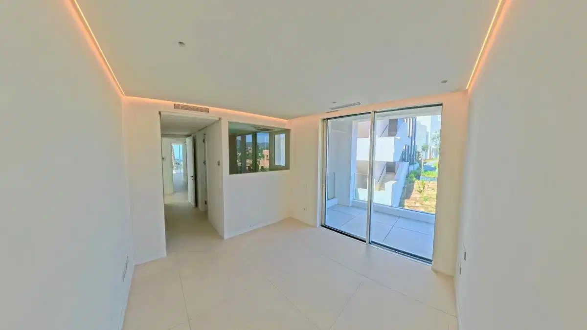 3-Bedroom, 3-Bathroom Luxury Apartment with Panoramic Sea Views in El Soto de Marbella