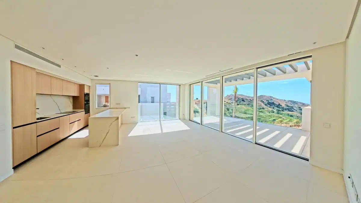 3-Bedroom, 3-Bathroom Luxury Apartment with Panoramic Sea Views in El Soto de Marbella