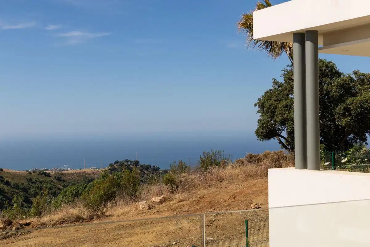 3-Bedroom, 3-Bathroom Luxury Apartment with Panoramic Sea Views in El Soto de Marbella