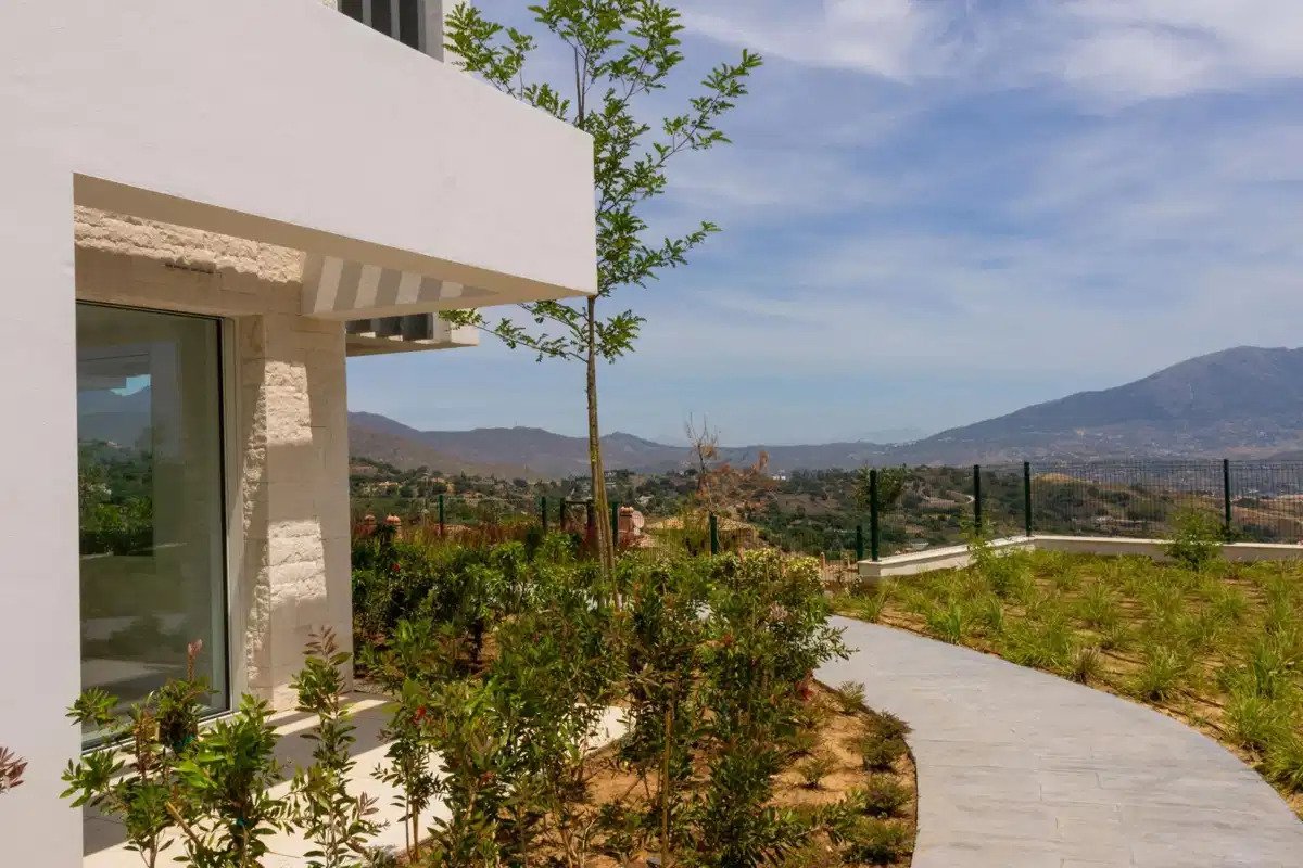 2-Bedroom, 2-Bathroom Ground Floor Apartment with Panoramic Sea Views in El Soto de Marbella
