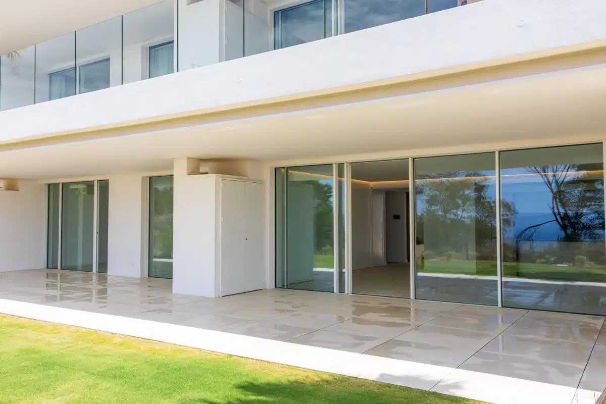 2-Bedroom, 2-Bathroom Ground Floor Apartment with Panoramic Sea Views in El Soto de Marbella