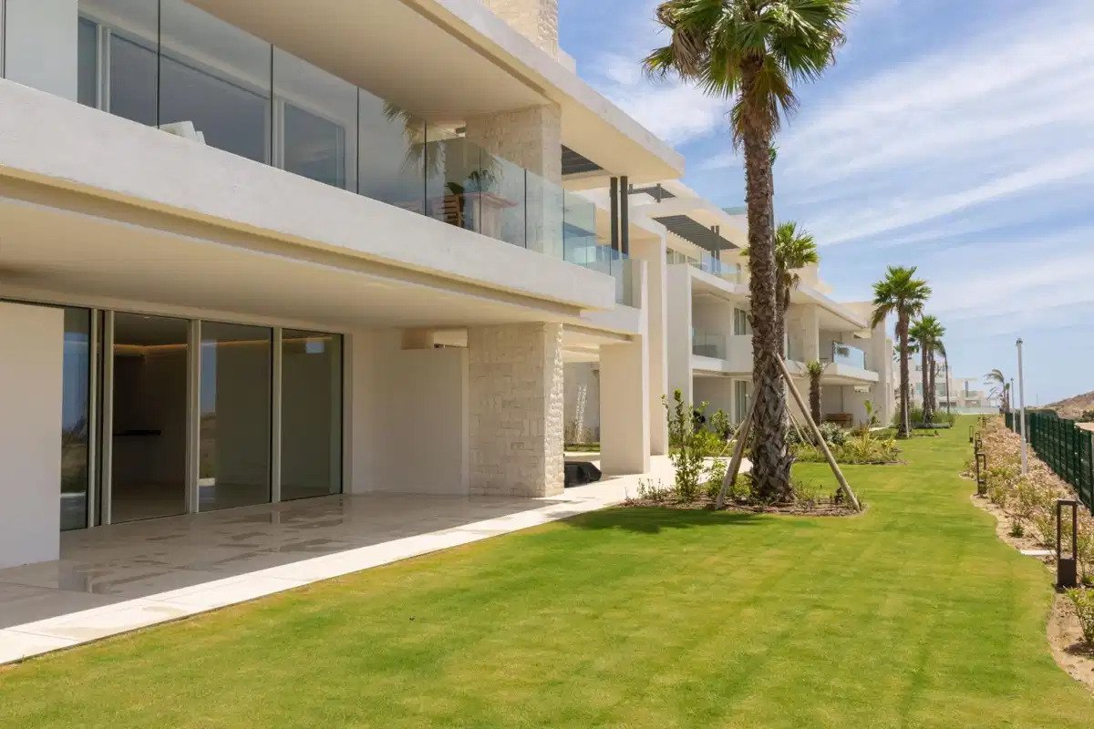2-Bedroom, 2-Bathroom Ground Floor Apartment with Panoramic Sea Views in El Soto de Marbella
