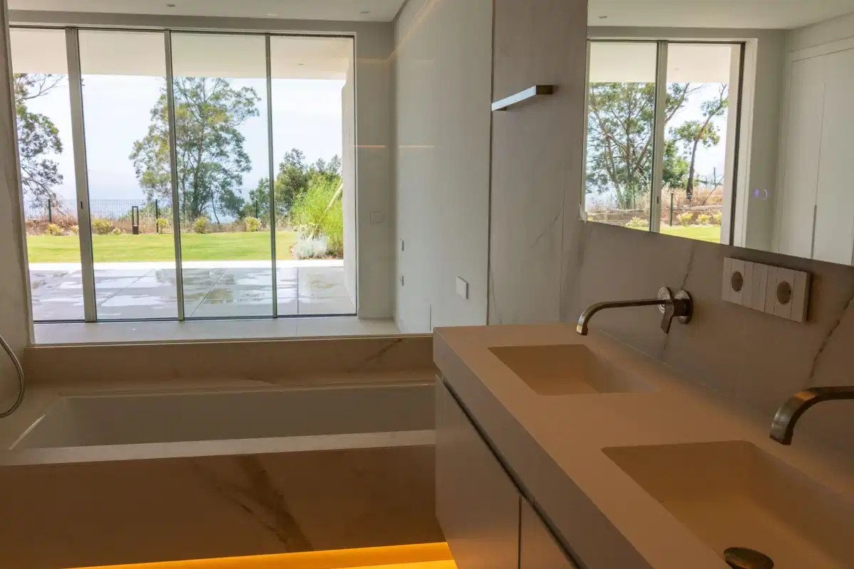 2-Bedroom, 2-Bathroom Ground Floor Apartment with Panoramic Sea Views in El Soto de Marbella