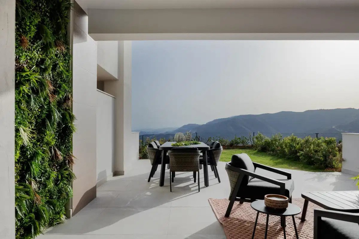 3-Bedroom, 2-Bathroom Townhouse with Panoramic Views in Istán near Marbella
