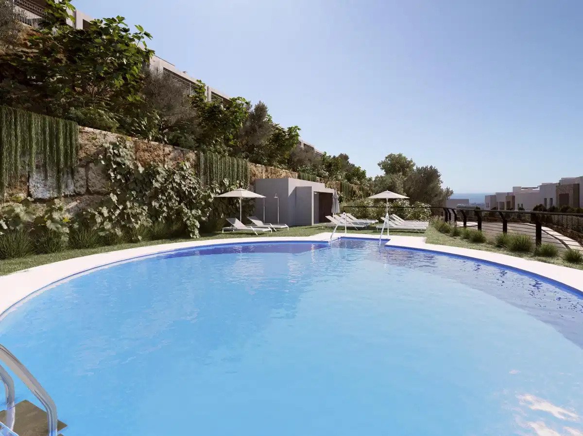 3-Bedroom, 2-Bathroom Townhouse with Panoramic Views in Istán near Marbella