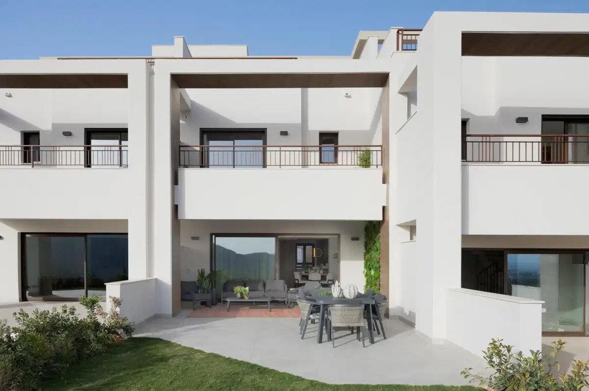 3-Bedroom, 2-Bathroom Townhouse with Panoramic Views in Istán near Marbella