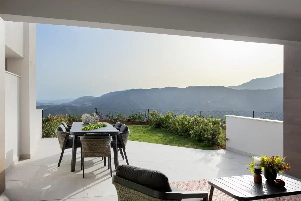 3-Bedroom, 2-Bathroom Townhouse with Panoramic Views in Istán near Marbella