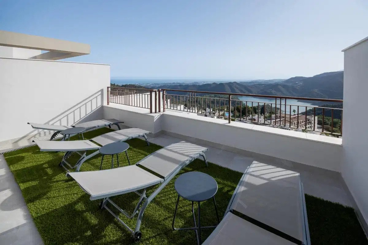 3-Bedroom, 2-Bathroom Townhouse with Panoramic Views in Istán near Marbella