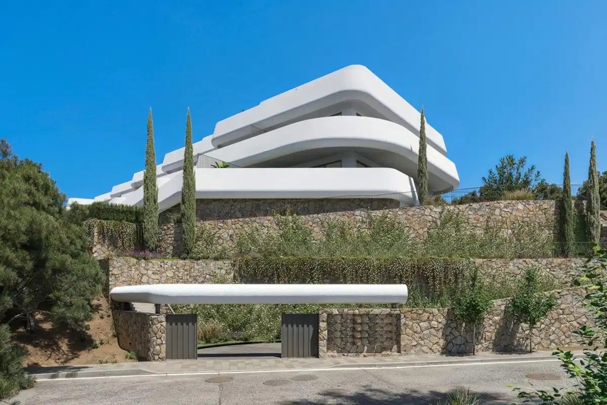3-Bedroom, 2-Bathroom Apartment with Panoramic Sea and Golf Views in Casares Golf Resort