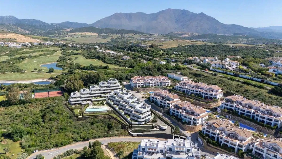 3-Bedroom, 2-Bathroom Apartment with Panoramic Sea and Golf Views in Casares Golf Resort