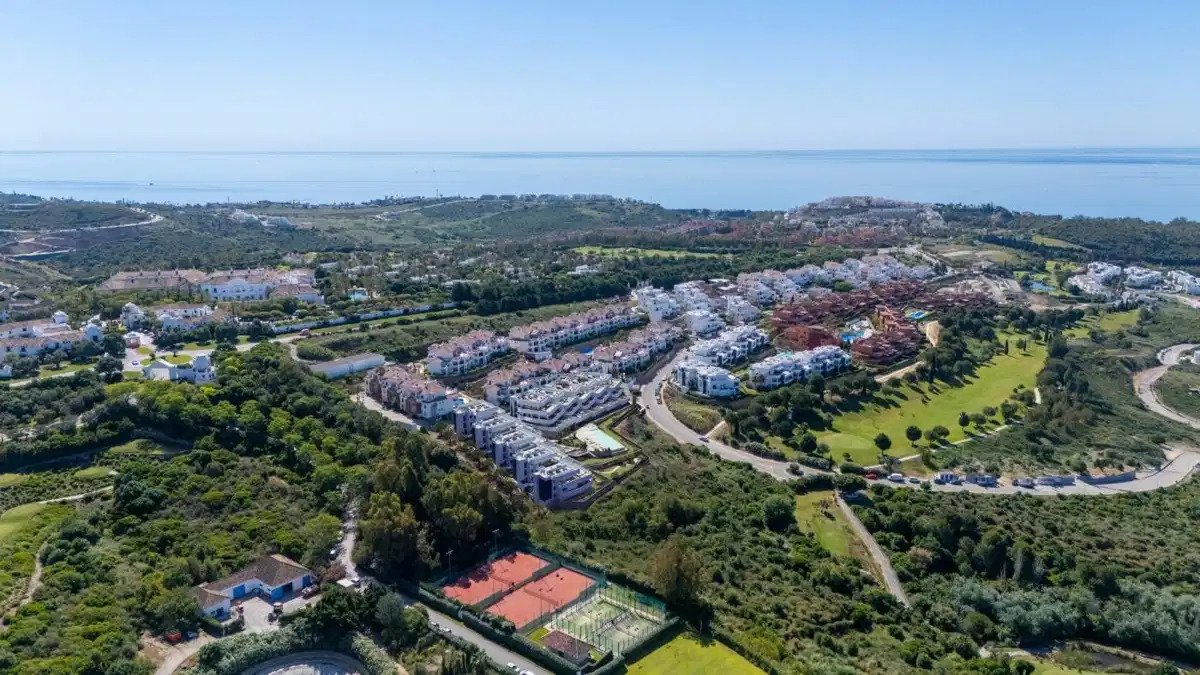 3-Bedroom, 2-Bathroom Apartment with Panoramic Sea and Golf Views in Casares Golf Resort