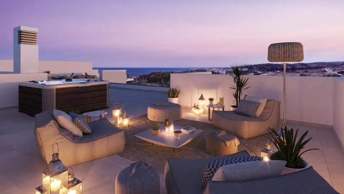 3-Bedroom, 2-Bathroom Penthouse with Expansive Terraces near Arroyo Vaquero Beach, Estepona