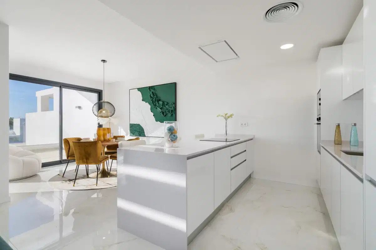 3-Bedroom, 2-Bathroom Penthouse with Expansive Terraces near Arroyo Vaquero Beach, Estepona
