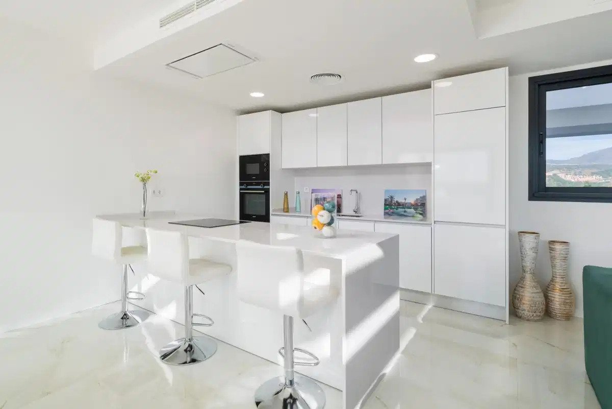 3-Bedroom, 2-Bathroom Penthouse with Expansive Terraces near Arroyo Vaquero Beach, Estepona