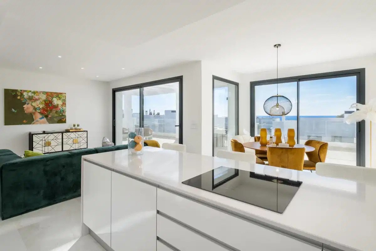 3-Bedroom, 2-Bathroom Penthouse with Expansive Terraces near Arroyo Vaquero Beach, Estepona