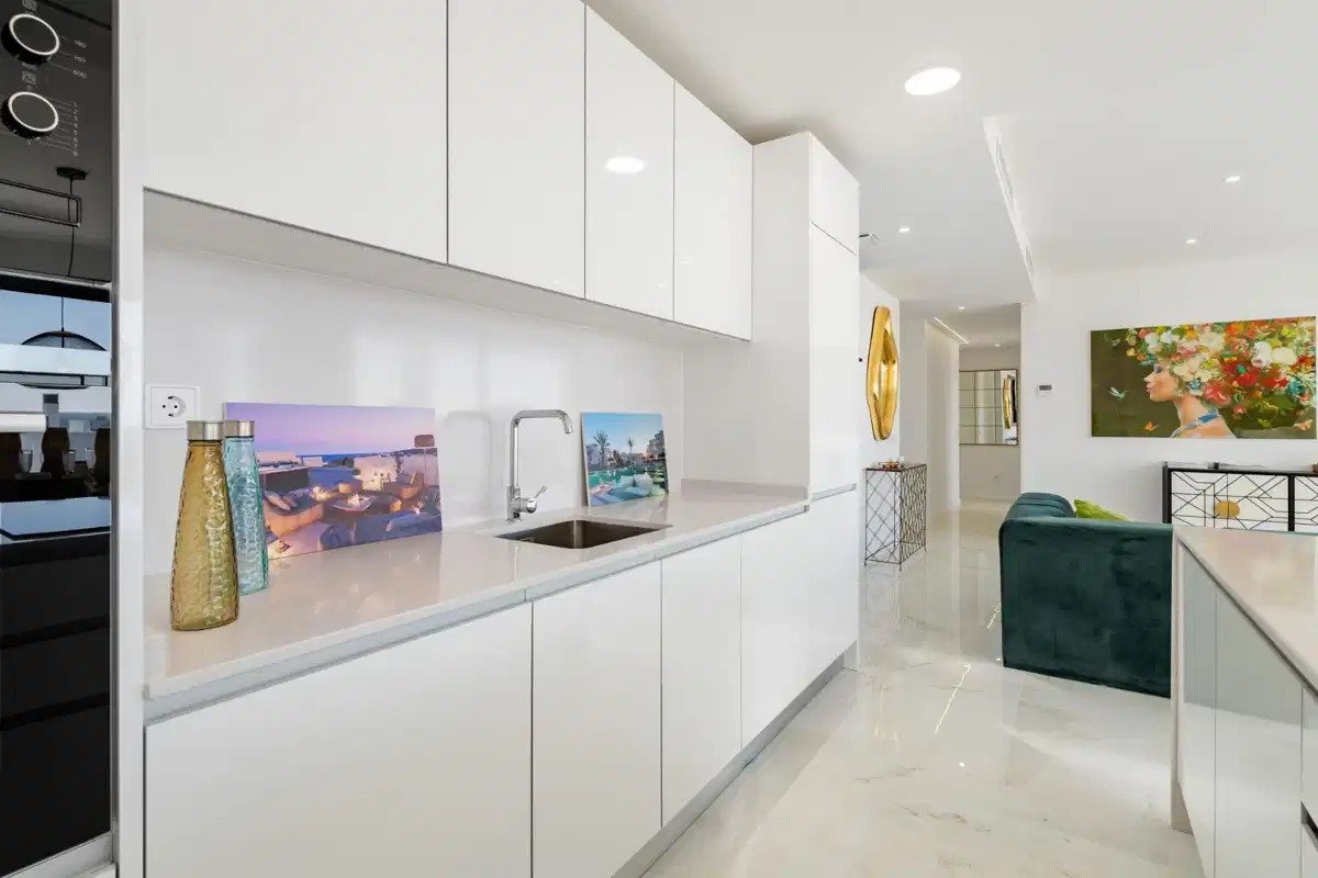 3-Bedroom, 2-Bathroom Penthouse with Expansive Terraces near Arroyo Vaquero Beach, Estepona