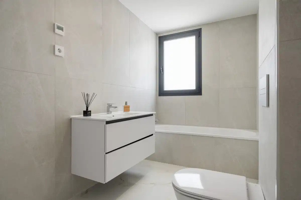 3-Bedroom, 2-Bathroom Penthouse with Expansive Terraces near Arroyo Vaquero Beach, Estepona