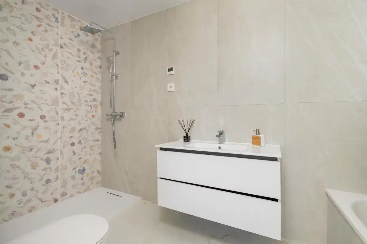 3-Bedroom, 2-Bathroom Penthouse with Expansive Terraces near Arroyo Vaquero Beach, Estepona