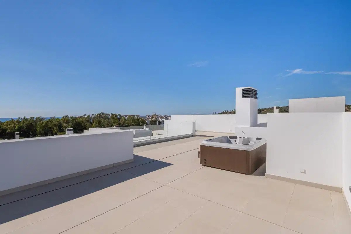 3-Bedroom, 2-Bathroom Penthouse with Expansive Terraces near Arroyo Vaquero Beach, Estepona