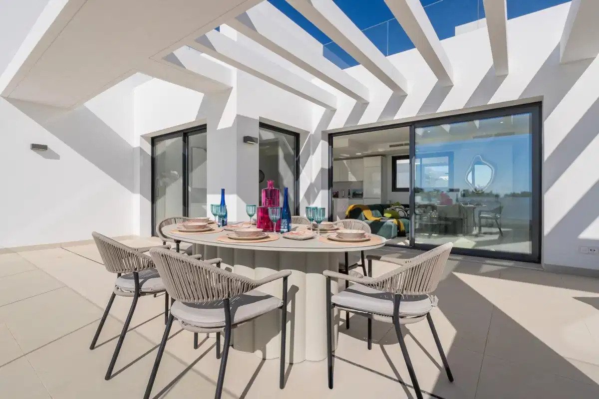 3-Bedroom, 2-Bathroom Penthouse with Expansive Terraces near Arroyo Vaquero Beach, Estepona