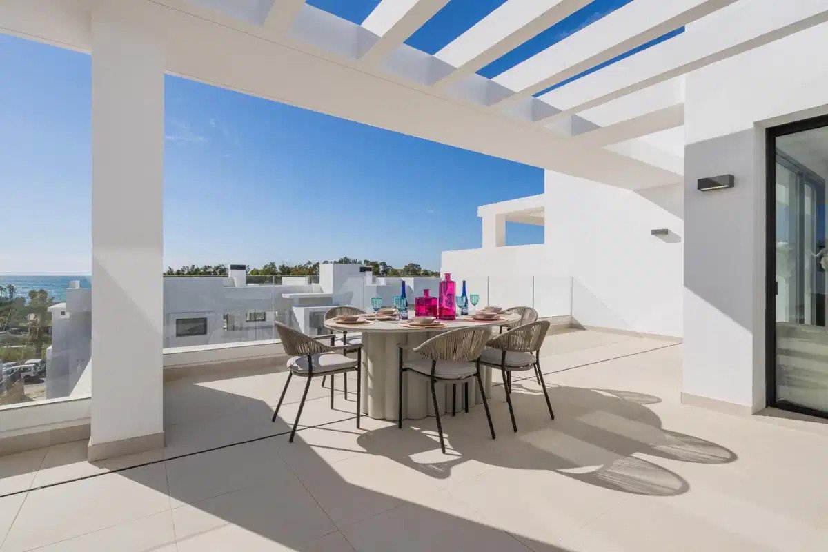 3-Bedroom, 2-Bathroom Penthouse with Expansive Terraces near Arroyo Vaquero Beach, Estepona