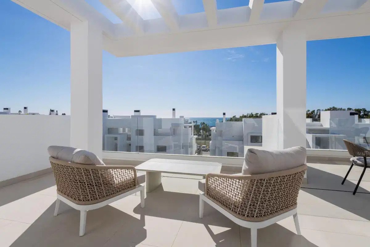 3-Bedroom, 2-Bathroom Penthouse with Expansive Terraces near Arroyo Vaquero Beach, Estepona